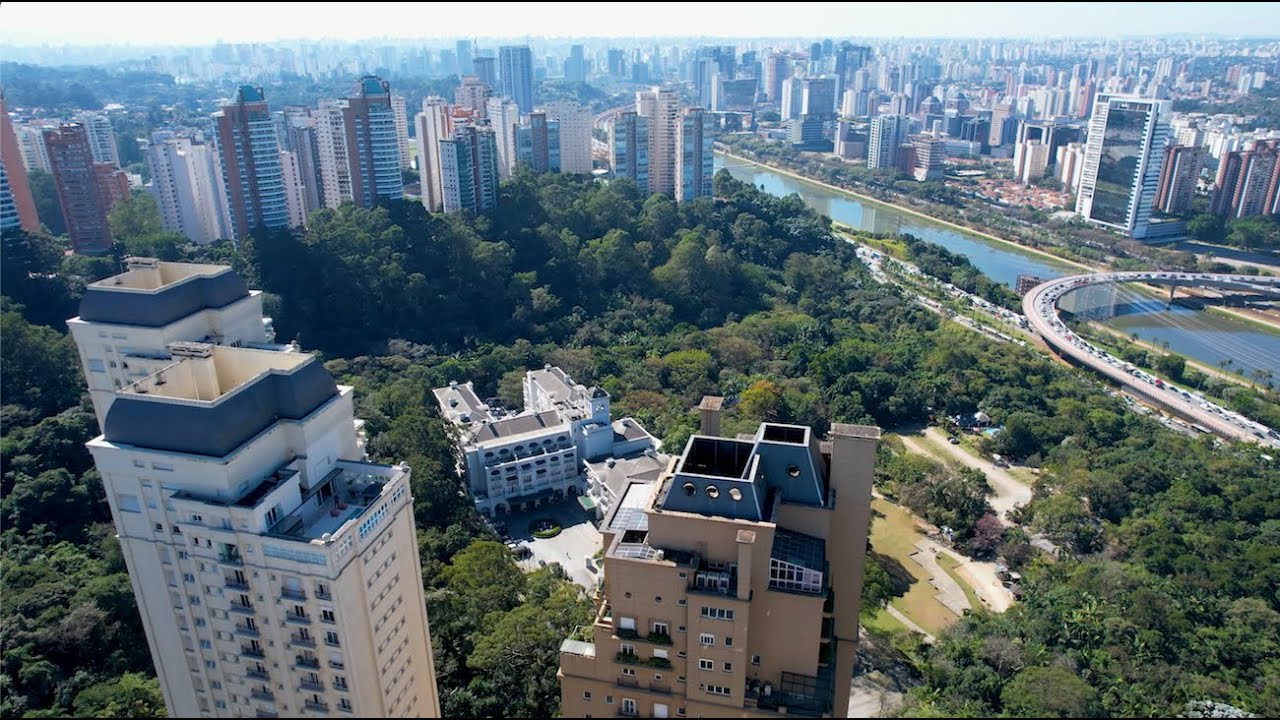 Casa Suspensa Com Vista Panoramica de São Paulo - Casa Decorada com Olegario de Sa (VS02)
