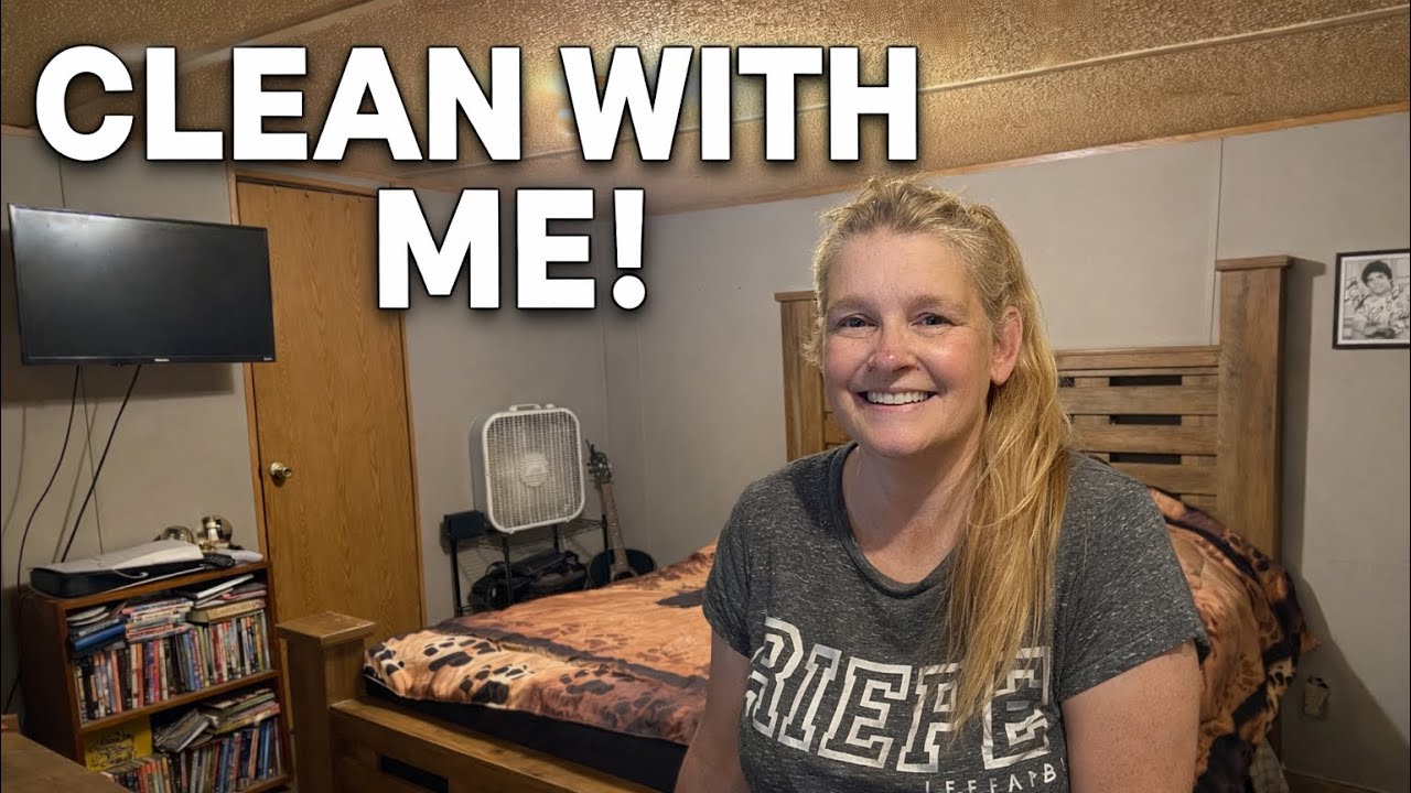 Bedroom Cleaning Motivation | Single Wide Mobile Home Clean With Me!