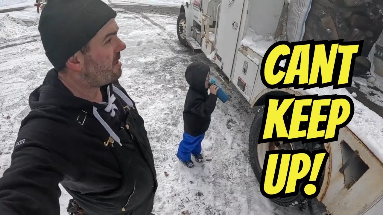 Firewood delivery in heavy snow | Full operation