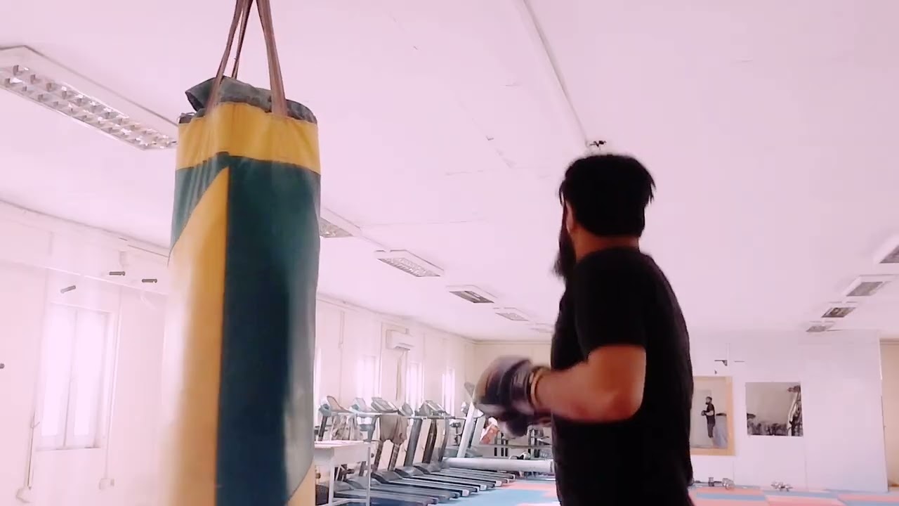 HIDAYAT BOXER PUNCHING BAG POWER SHOTS#foryou #boxing #comboes #10millionview #100ksubscribers #fyp 