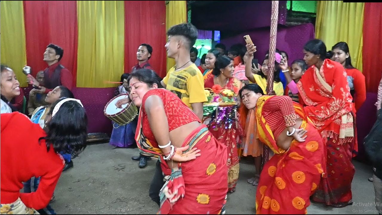হিন্দু সংস্কৃতির দারুন একটা দৃশ্য যা সব বিয়েবাড়িতেই দেখা যায় ||