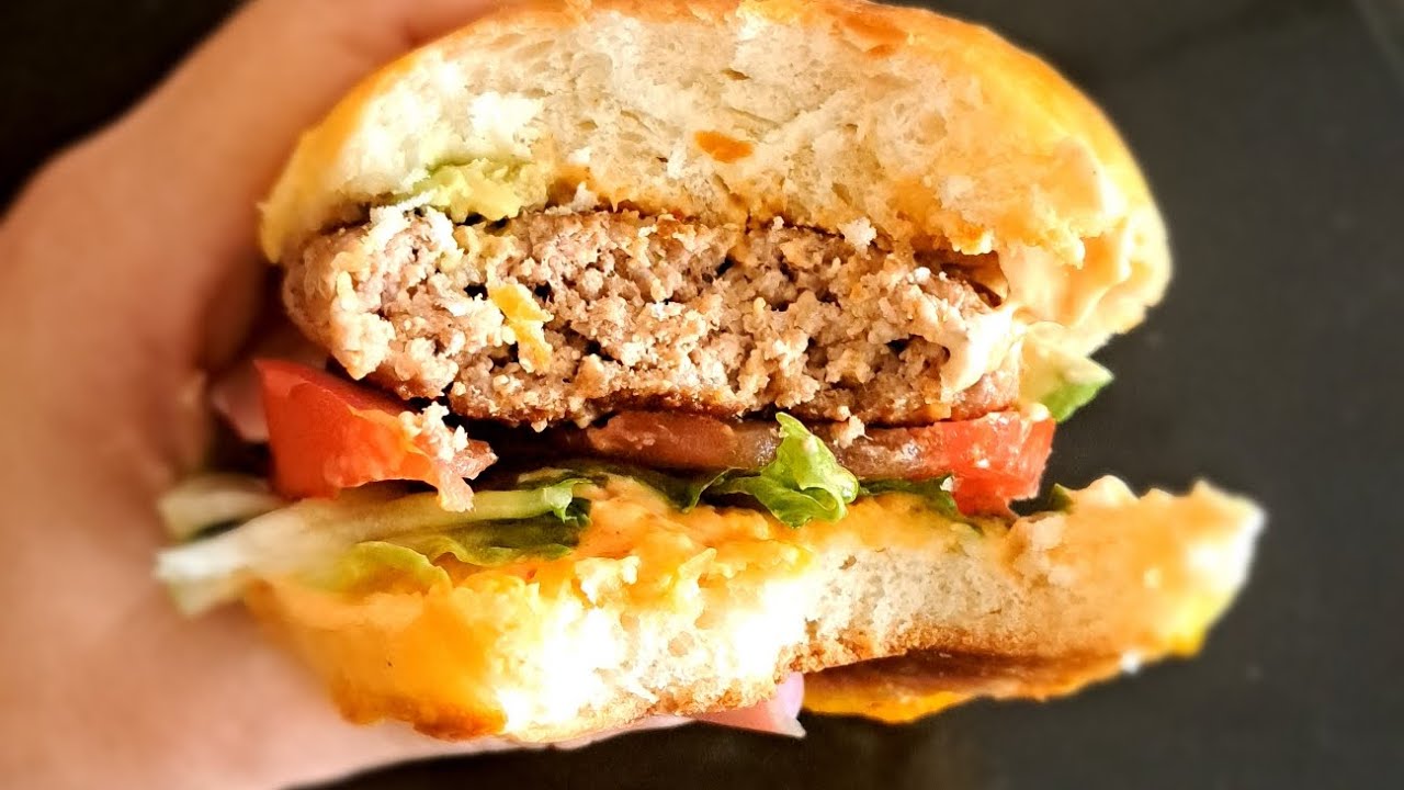 pain hamburger ultra moelleux sans beurre et sans p&eacute;trissage. #pain #hamburger #homemade