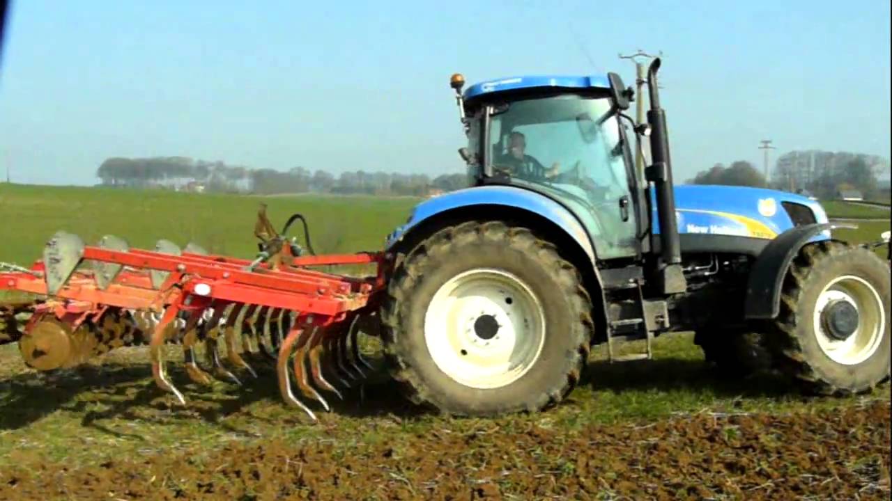 Déchaumage avec NewHolland T6070 et Kverneland CLC