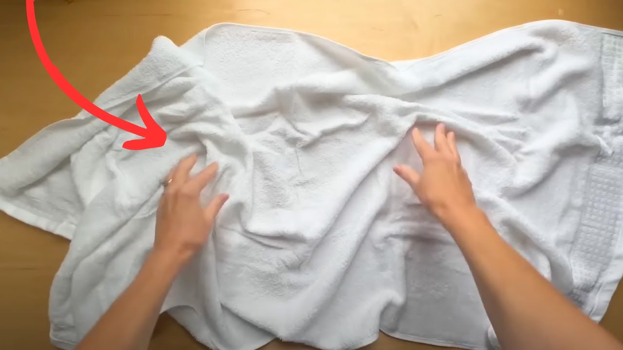 She rolls up a towel for this GENIUS holiday idea!