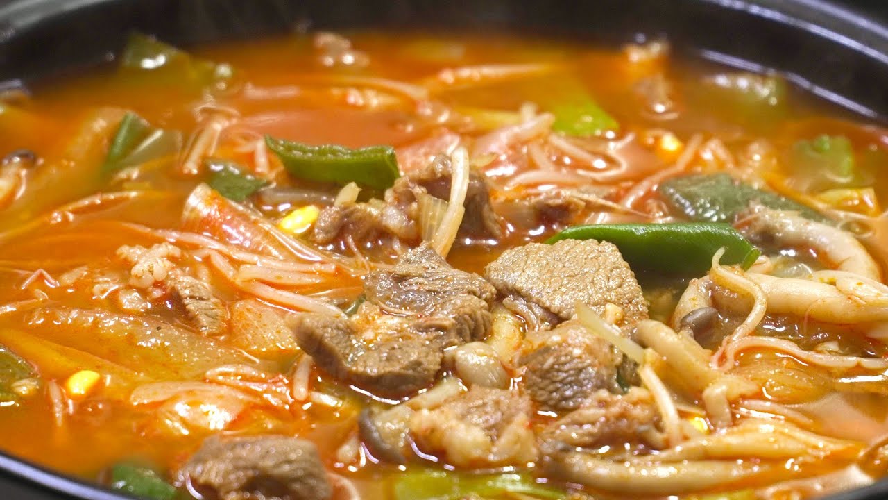 추운날씨엔 따끈한 국물이 최고! 얼큰하고 맛있는 소고기 대파 해장국