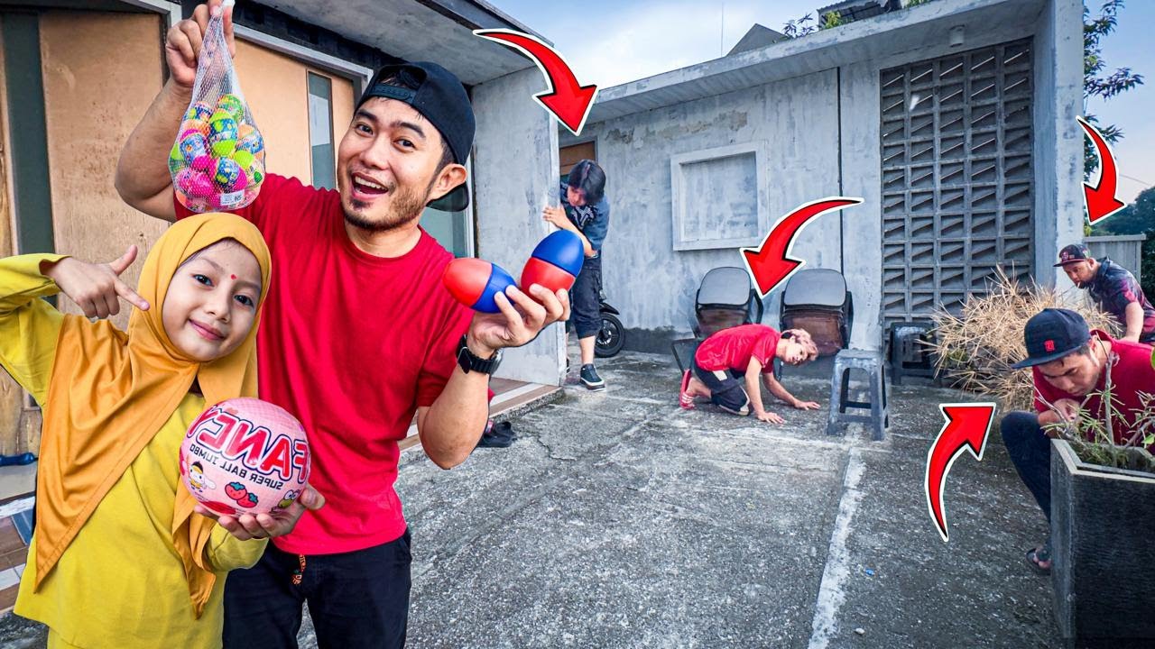 AQILA MENCARI TELUR BERHADIAH DI RUMAH