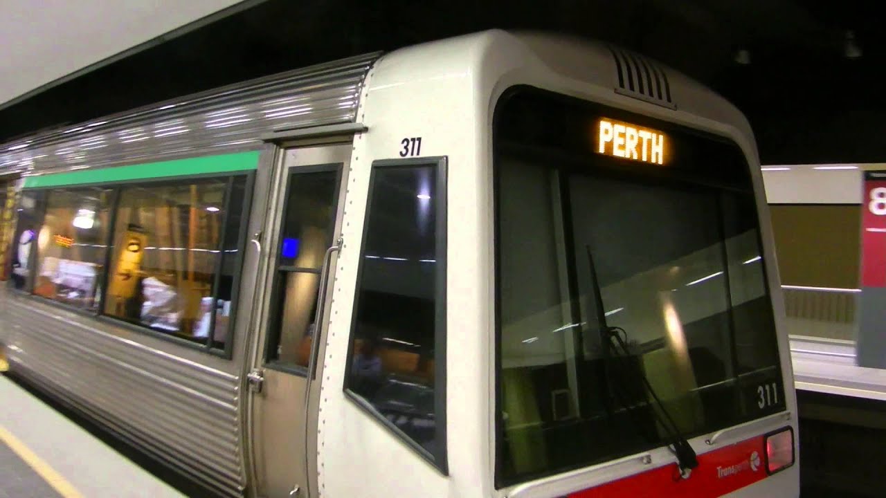 Trains Transperth at Perth station