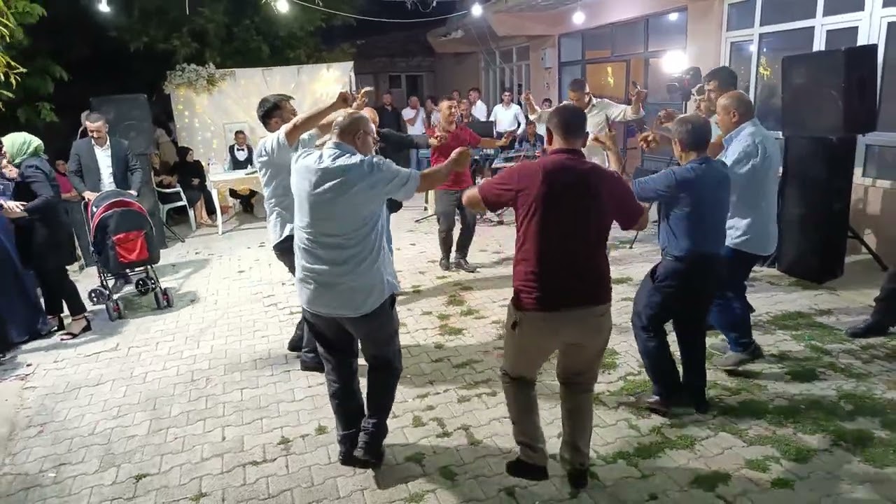 Beyşehir den gelen misafirler oynuyor