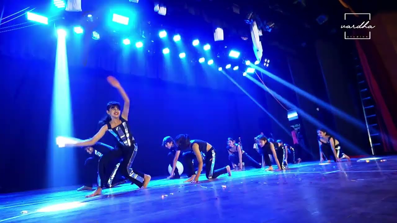 Contemporary Dance | Manch 2025 | Dance Show | Vardha Studios