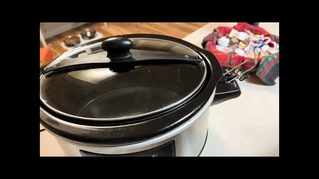 Hamilton Beach Portable 6 Quart Set & Forget Digital Programmable Slow Cooker with Lid Lock