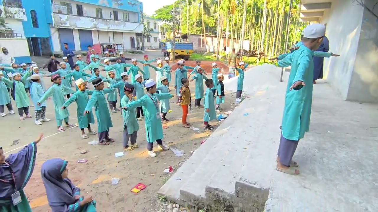 প্রাণপ্রিয় শিক্ষা প্রতিষ্ঠান, মানিকা মডেল একাডেমির দৈনিক সমাবেশ চিত্র।