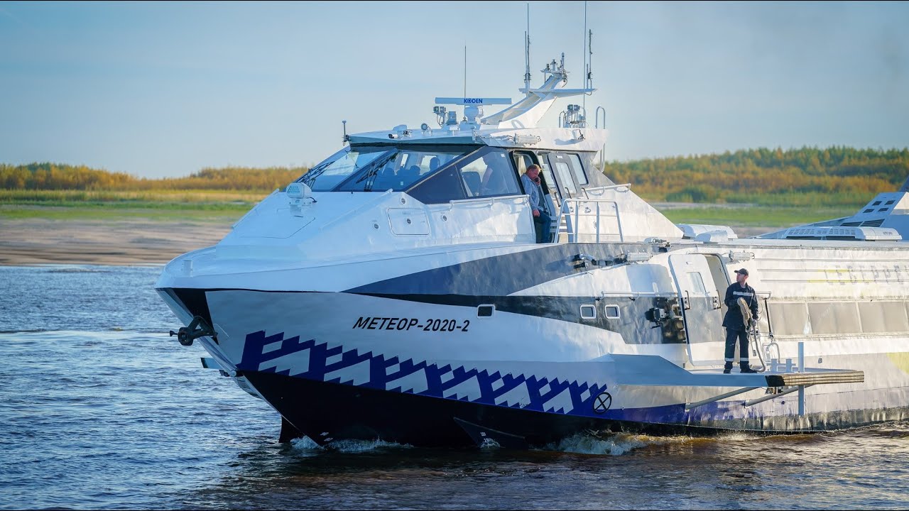 В Югре первые пассажиры опробовали новенький «Метеор»