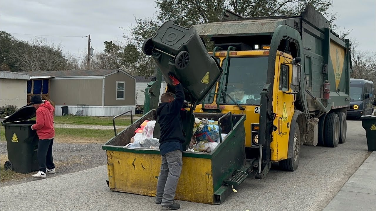 Decker DisposeAll Mack LE Heil Half Pack Carry Can Garbage Truck Hand Tossing Heavy Otto Trash Carts