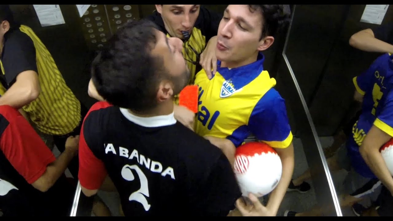 FUTBOL EN ASCENSOR