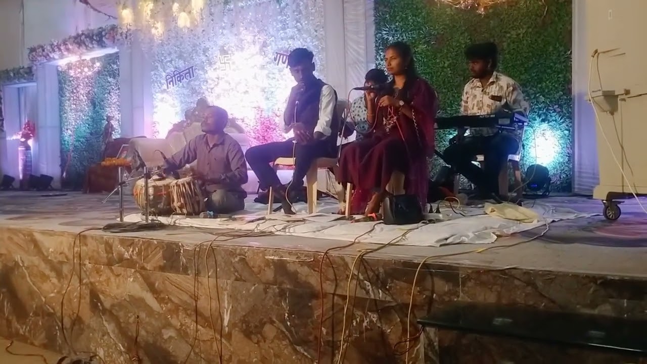 क्या मौसम आया है हिंदी चित्रपटातील सुंदर गीत