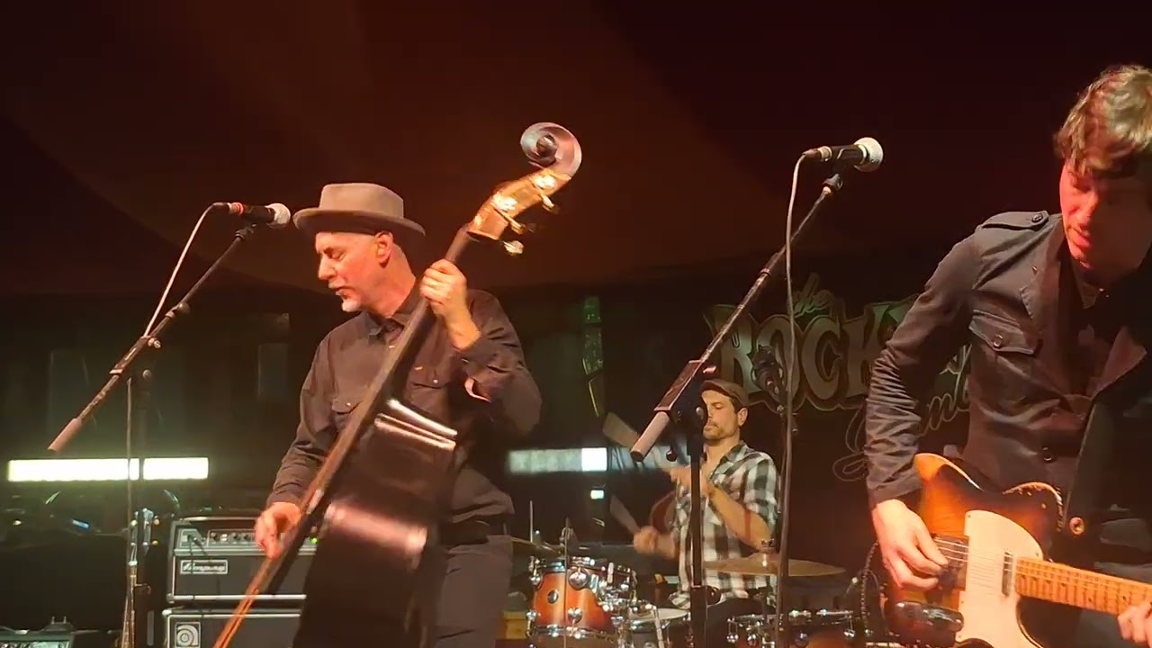 Smokestack Lightnin' - The Living Dead