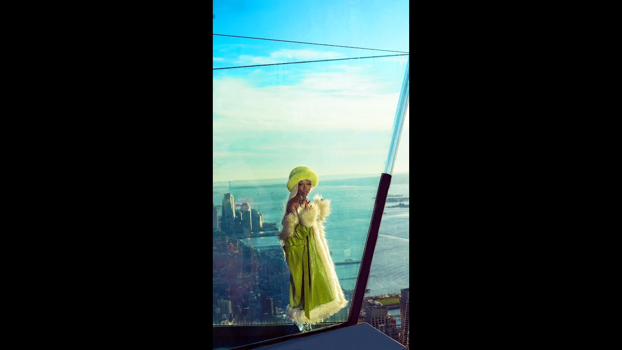 Portraits of People at Edge NYC: A fashionista in green