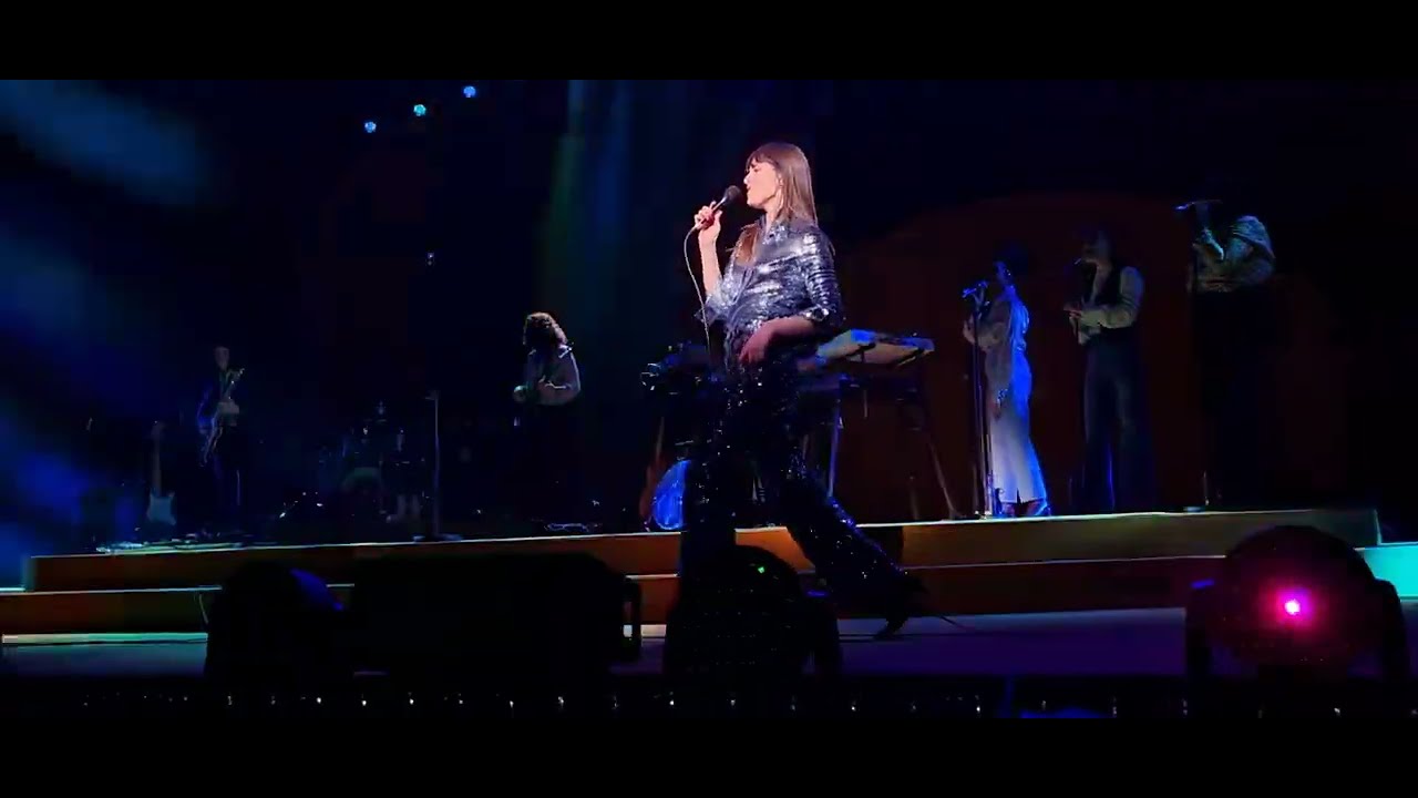 Clara Luciani - I feel love (Zénith de Dijon 13 01 2023)