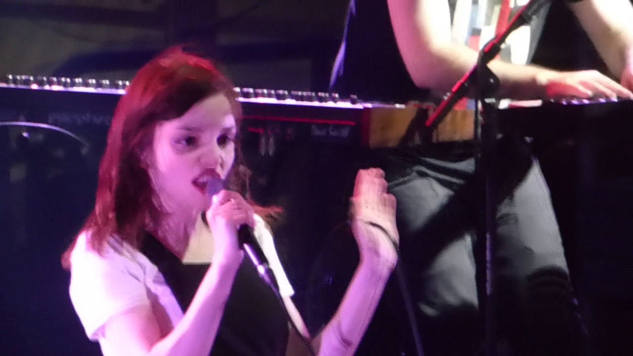 8/12 CHVRCHES - Playing Dead @ Parahoy (Show #1) 3/05/16