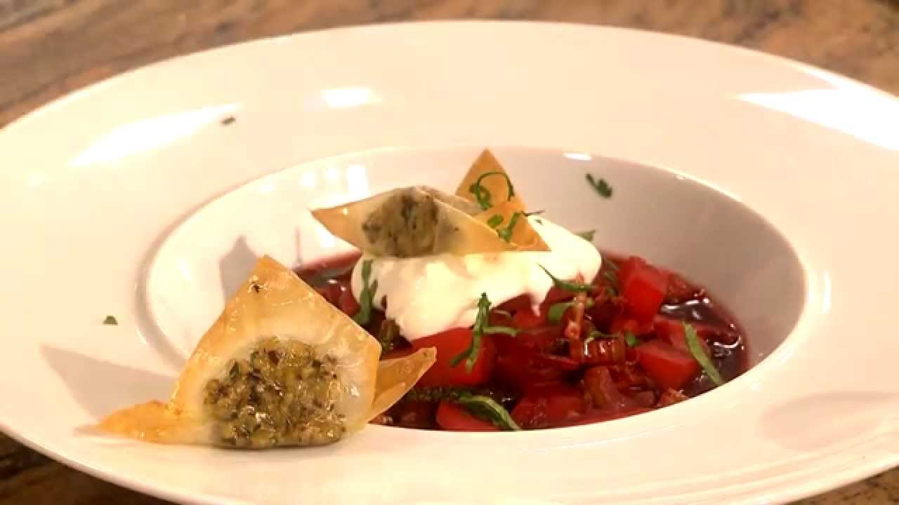 Borschtsch mit gefülltem Teigtascherl (Paul Ivic)