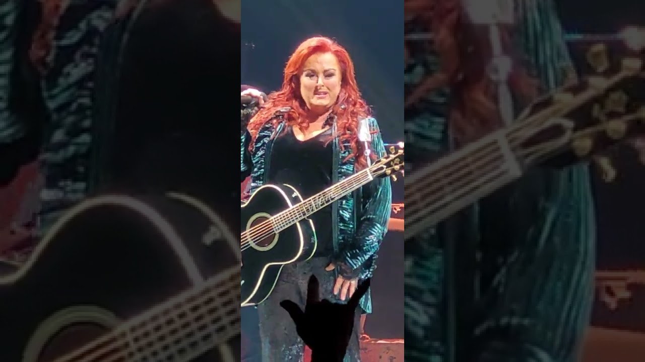 Wynonna emotional singing 