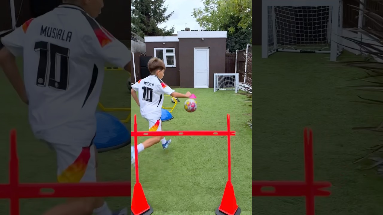 Don&rsquo;t miss this easy &hellip; football training!?😱 #soccer #football #skills #training