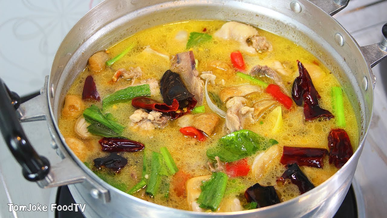 ต้มยำโครงไก่ เมนูราคาแสนถูกสุดแซ่บ Thai Spicy Chicken Soup