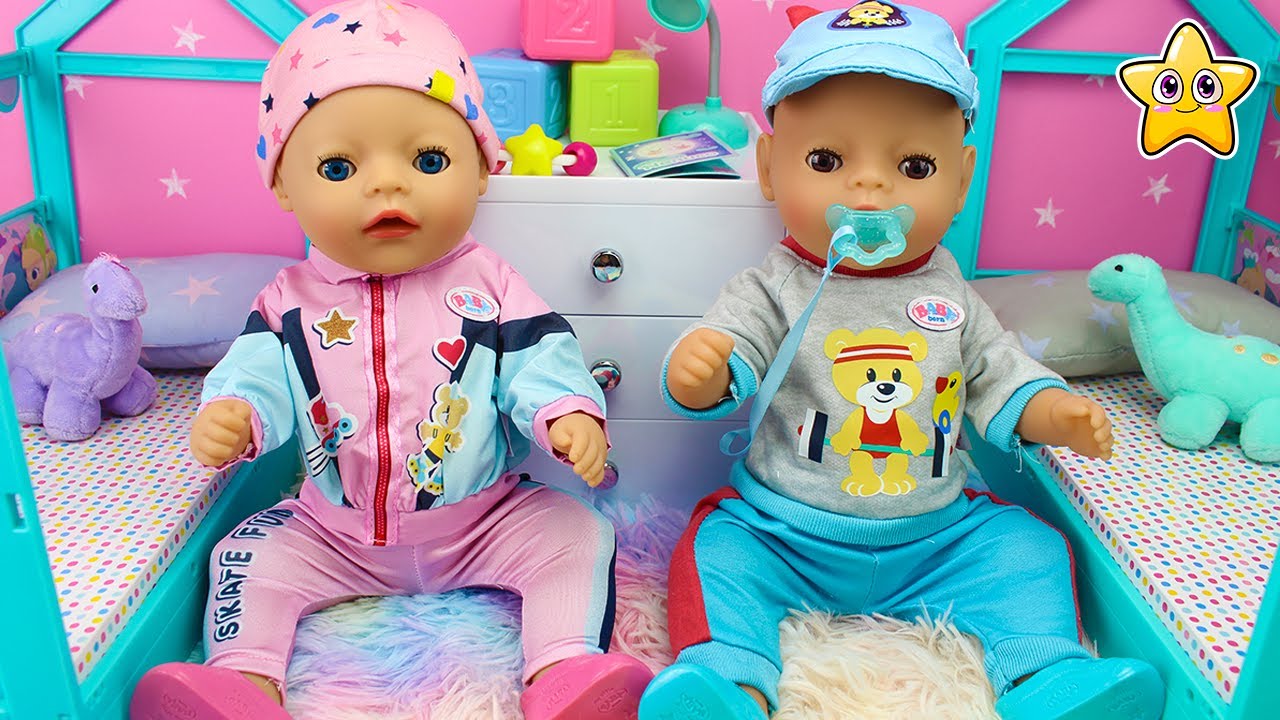 BABY BORN Gemelos👶👶💞 Les pongo ROPA nueva y preparo su PAÑALERA con ACCESORIOS para BEBÉS 🍼
