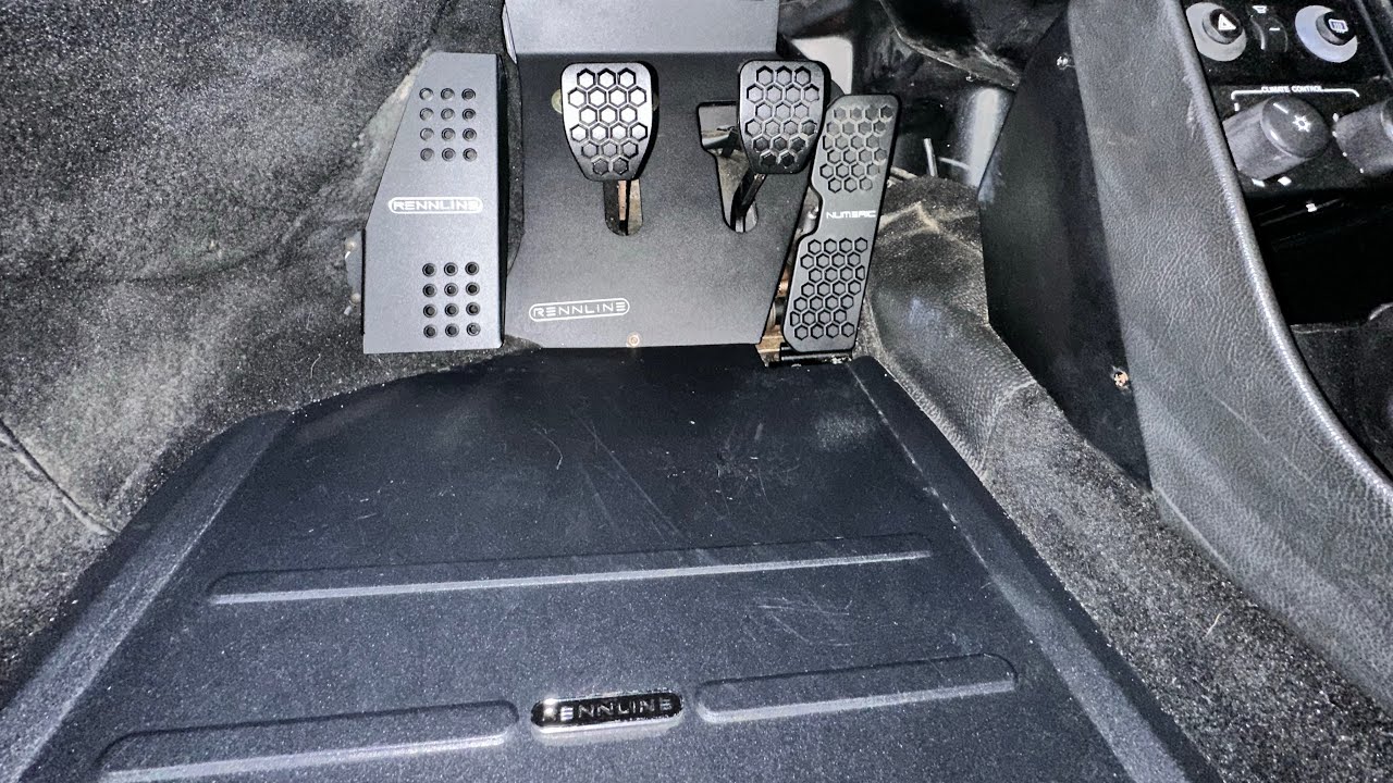 Numeric Racing Pedals and Rennline Track Mats for 1986 Porsche 911 Carrera 3.2