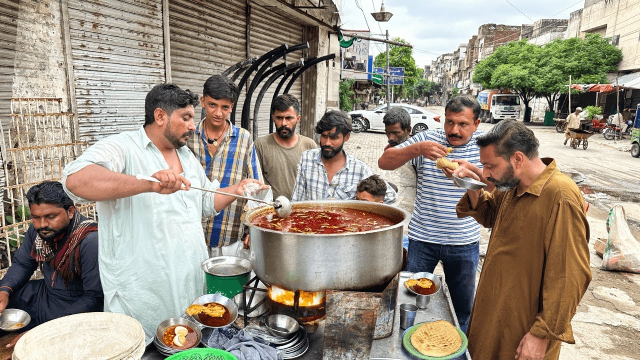 THE LITERAL CHEAPEST REAL TRADITIONAL BREAKFAST IN LAHORE CULTURE: 🤤 LATEST PAKISTANI STREET FOOD!