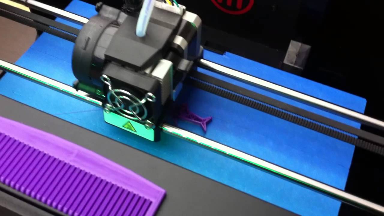 3D Printer @ Microsoft Store (MakerBot Replicator 2)