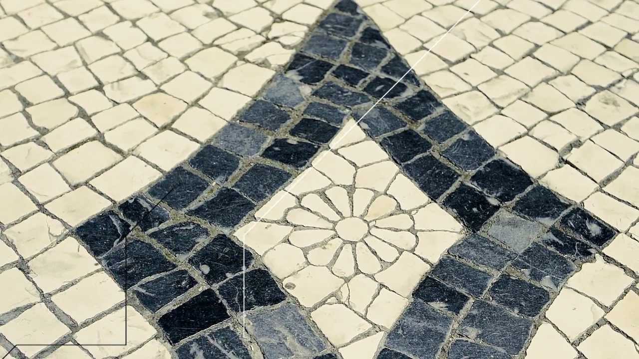 Primeiro QR Code em calçada portuguesa