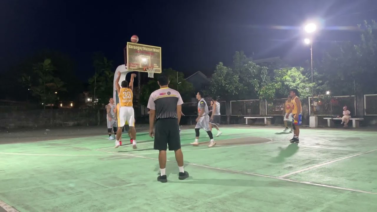 YELLOW VS. GRAY - 2ND Q