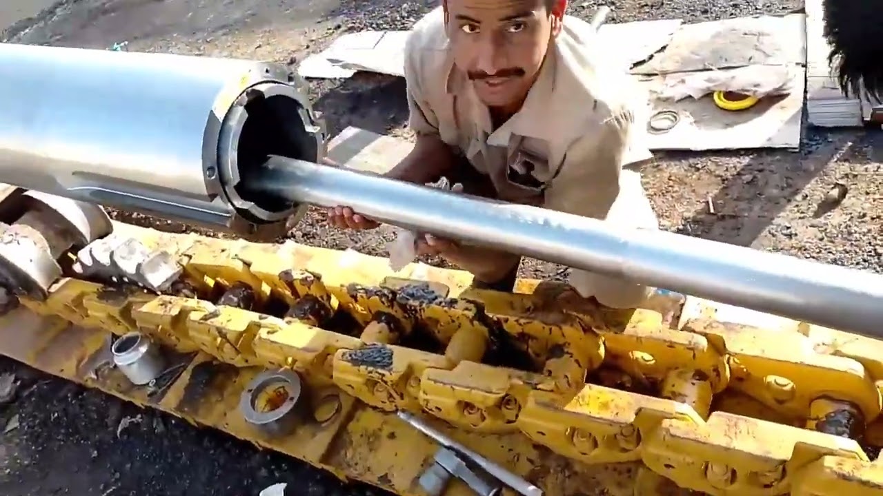 Caterpillar D9R Dozer Wheel Adjuster Fitting/machinery fail compilation【E9】--Crane fail,excavator