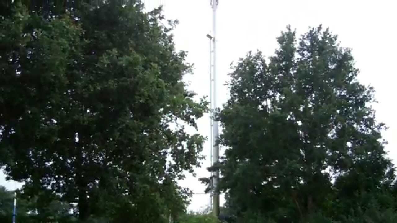 Antennes, zenders, serverruimte en studio van LocoFM.  (12-08-2015)