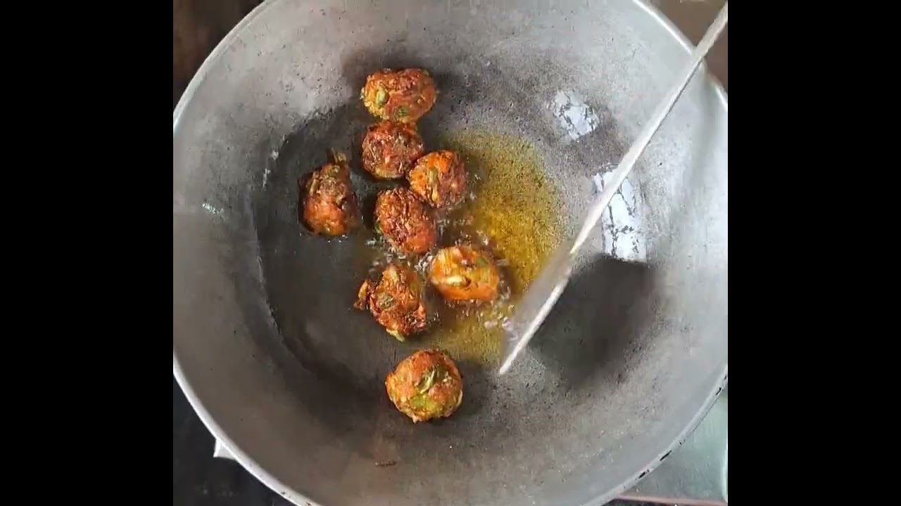 From my Patna diaries,  my mother preparing Veg Manchurain at home #food #viral # ytshorts 