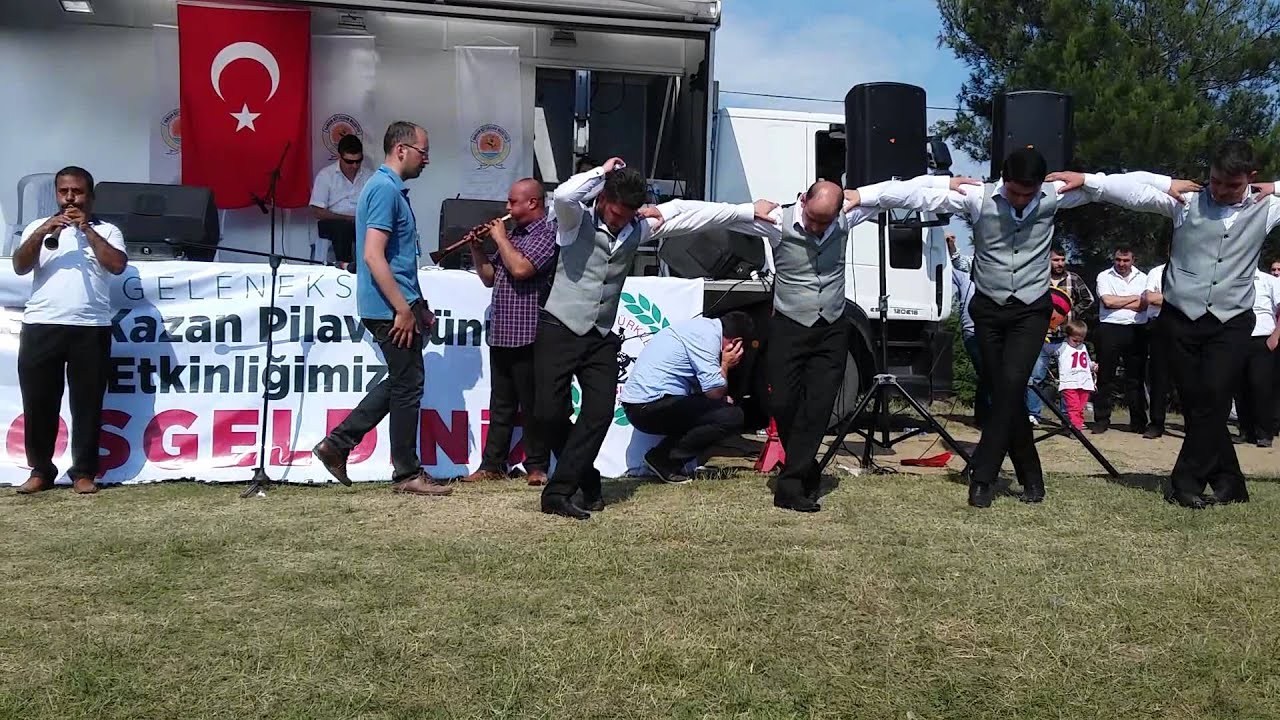 BALKAN TÜRKLERİ KARAPERÇİN HALK.OYUNL.EKİBİ CİGOŞ KARŞILAMA KASAP DEBRELİ ÇOBN KIZI SALLAMA