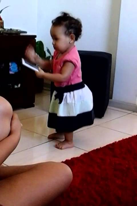 Agatha dan&ccedil;ando anitta bl&agrave; bl&agrave; bl&agrave;.