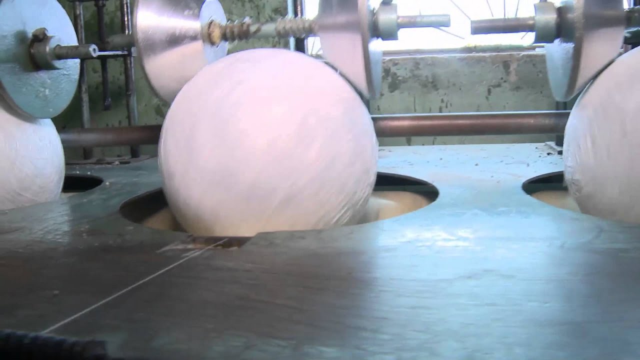 Hacer balones de fútbol artesanales es todo un reto para Ciudad fútbol
