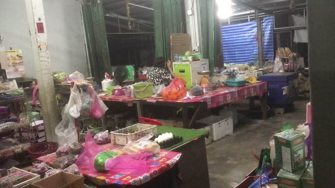 บรรยากาศร้านค้าป้าเตี้ครับ