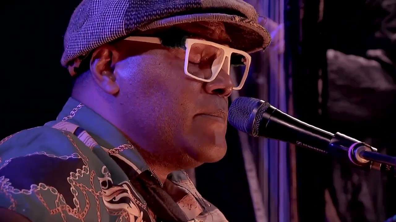 Charles Maimarosia - Me Lovem You