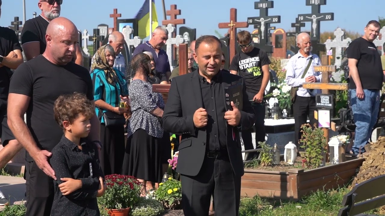 Жителі громади гідно зустріли та провели в останню дорогу воїна захисника Миколу Білоуса.