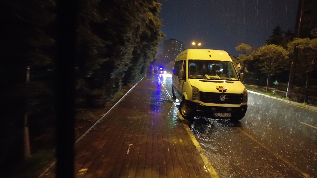 Rain Walk in Istanbul, yağmur yürüyüşü