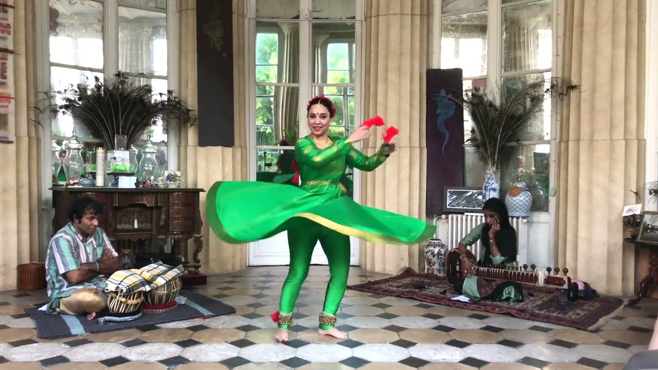 Labonee Mohanta performs Kathak Yoga in Vaux-sur-Seine, France