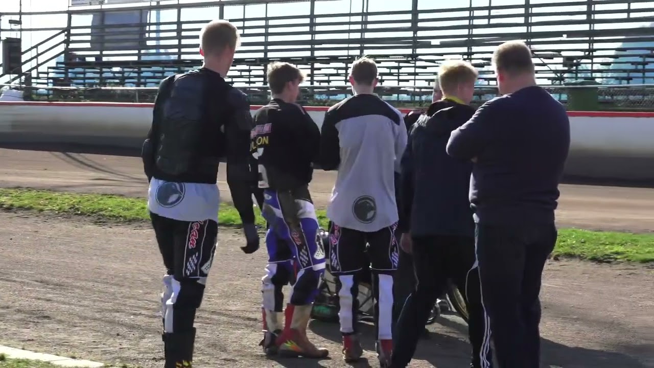 Tims första start träning på Piraterna Speedway. Samt en krasch.