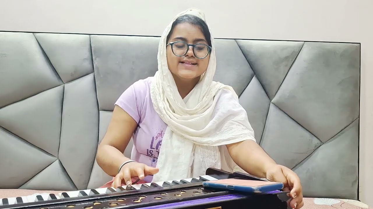 ਮੇਰੇ ਮਨ ਜਪਿ ਗੁਰ ਗੋਪਾਲ ਪ੍ਰਭੁ ਸੋਈ॥O my mind, meditate on the Guru, and God the Cherisher of the world.