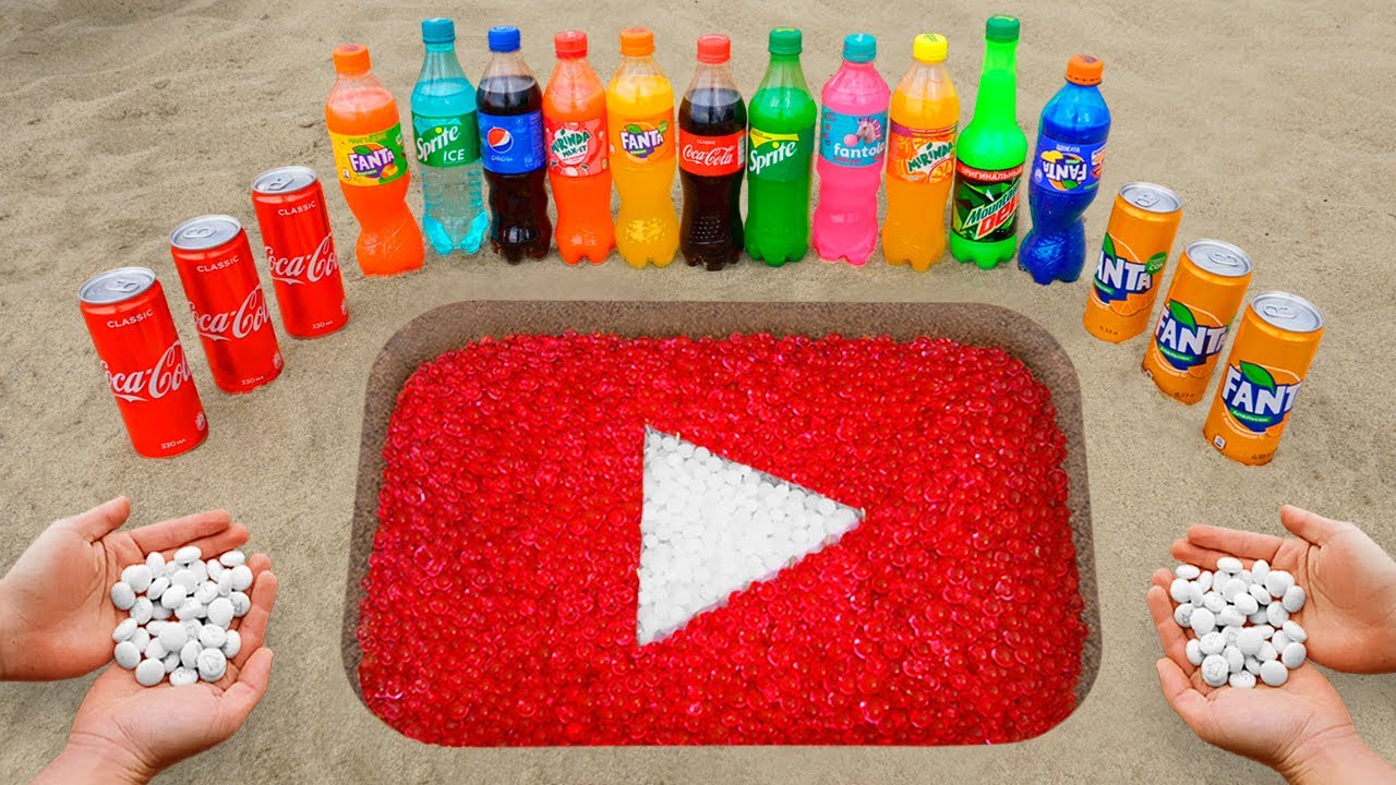 Logotipo do YouTube no buraco com Orbeez, Coca Cola, Mentos e o popular refrigerante