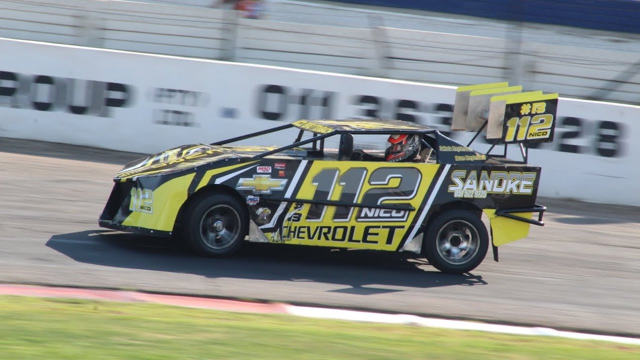 V8 Flexi's at Mahem Raceway race 1
