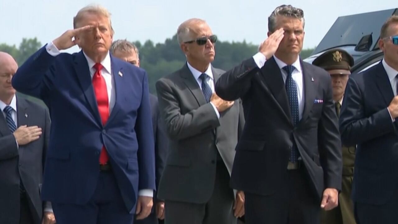 Трамп почтил память погибших солдат и предложил перелет на борту One Force One