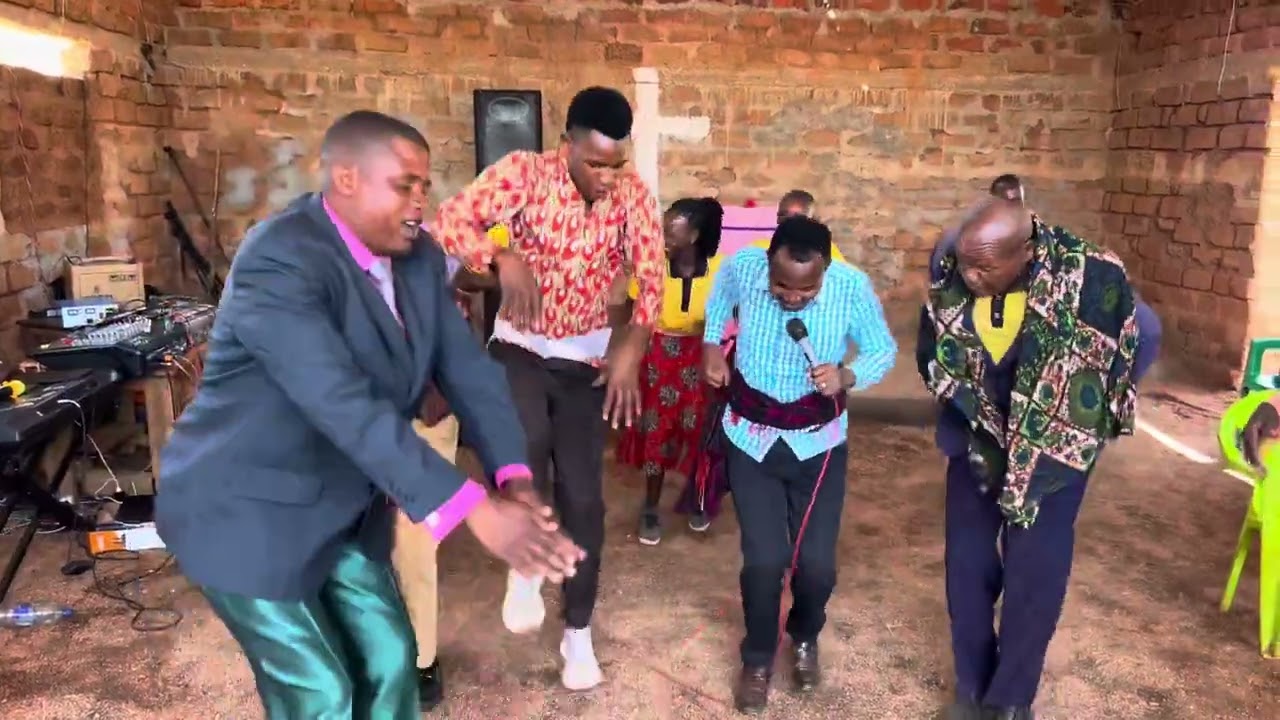 YESU YESU NJUU - WANYATURU MBARIKIWE . Wacha tuayarudi  na Yesu. Hii siyo ya Kukosa Sikiliza .